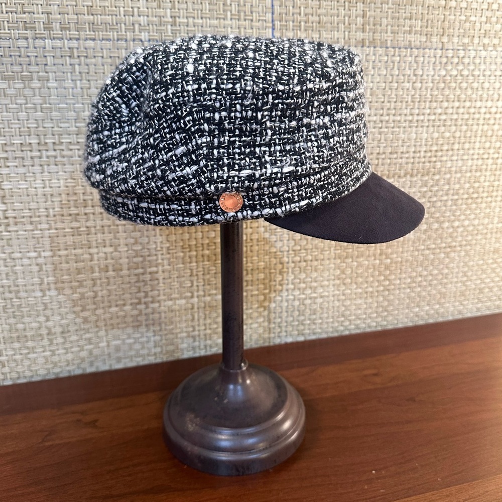 🌟HP🌟2010 Express Black & White Bouclé Cadet Hat